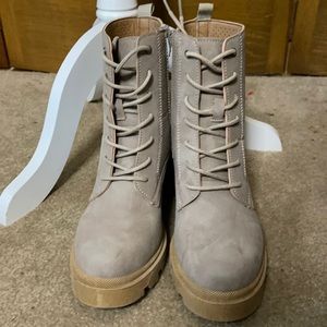 Combat style boots